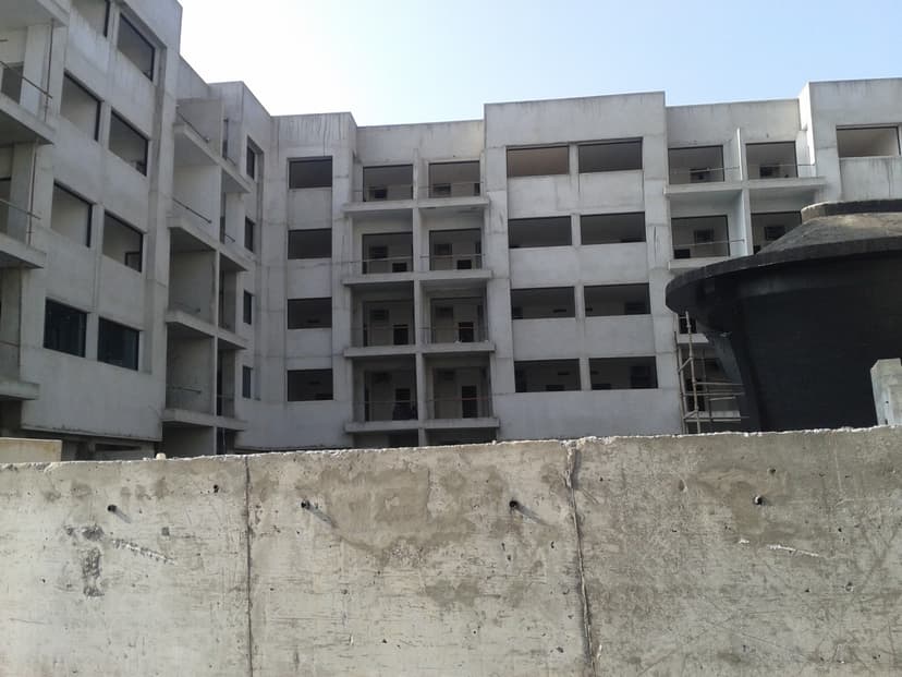 La Riviera Estate construction — photo 20