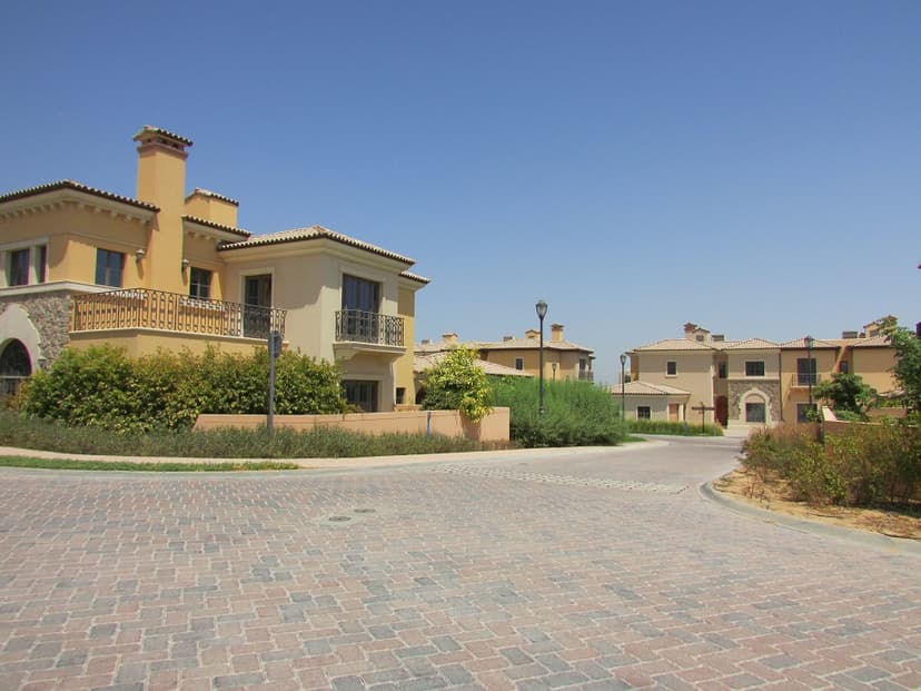 Jumeirah Golf Estates construction — photo 10