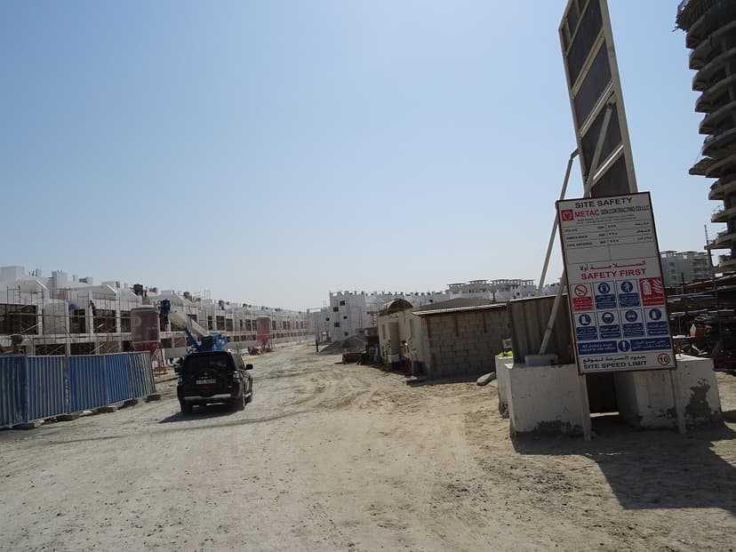 Townhouses at Jumeirah Islands construction — photo 41