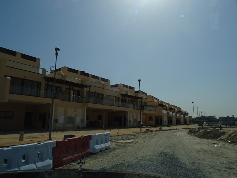 Townhouses at Jumeirah Islands construction — photo 30