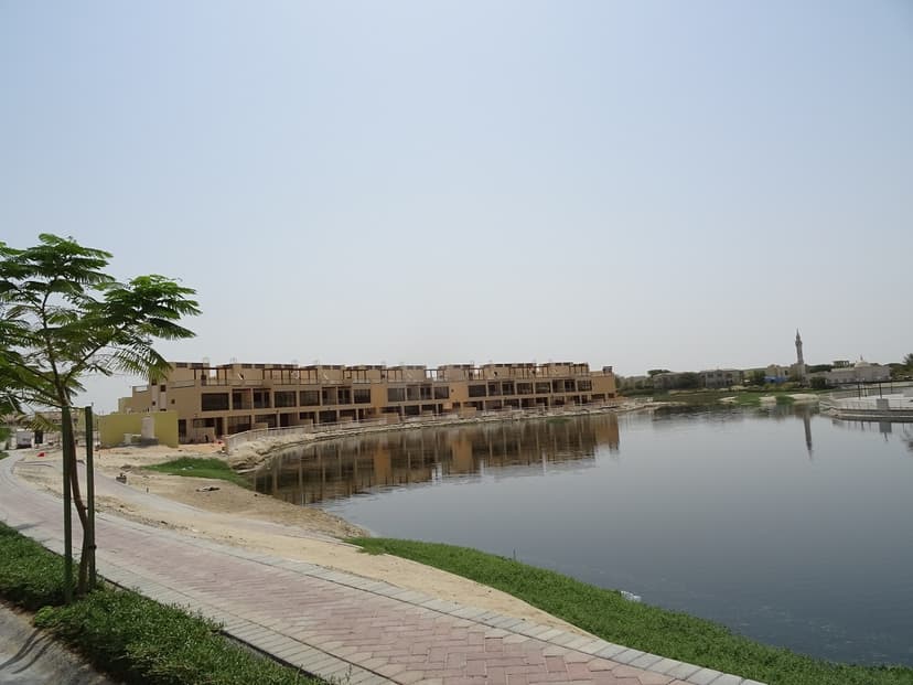 Townhouses at Jumeirah Islands construction — photo 15
