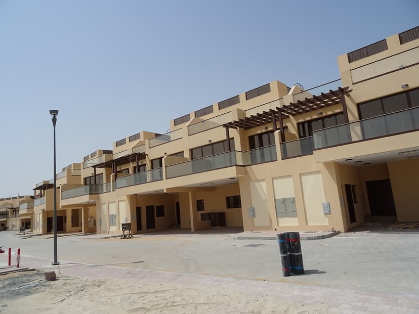 Townhouses at Jumeirah Islands construction — photo 16