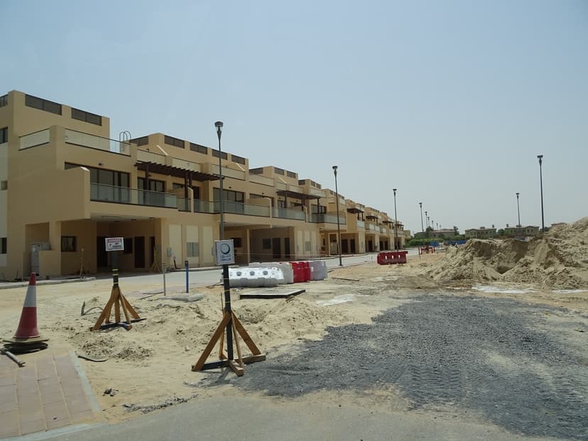 Townhouses at Jumeirah Islands construction — photo 17