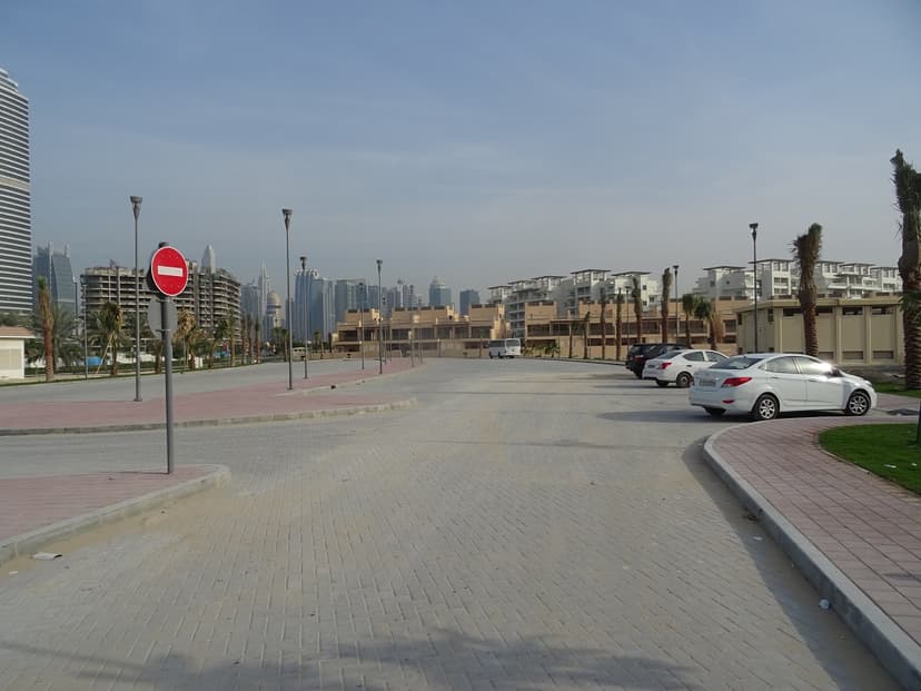 Townhouses at Jumeirah Islands construction — photo 10