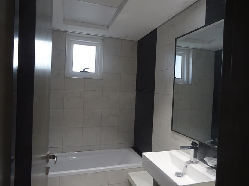 Topaz Residences 1 construction — photo 11