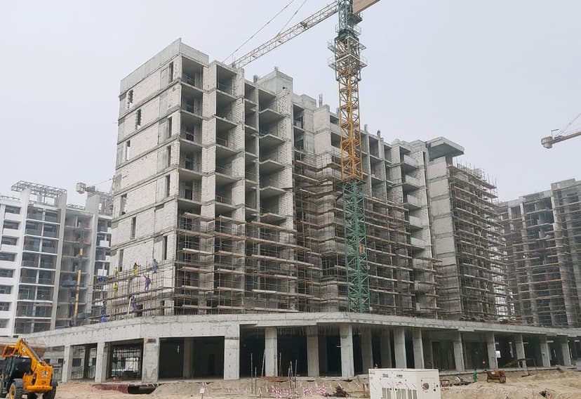 Azizi Riviera 19 construction — photo 44