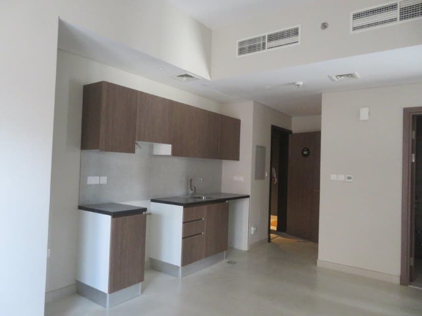 Sun Point Dubai construction — photo 3