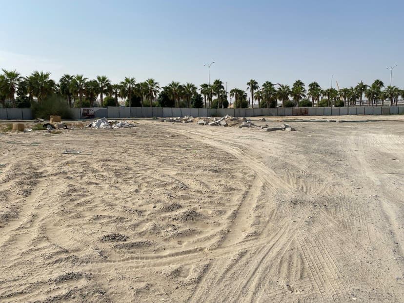 DAMAC Hills - Golf Greens 1 construction — photo 30