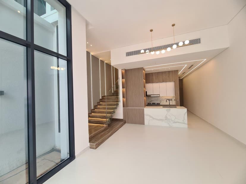 La Perla Homes 10 construction — photo 3