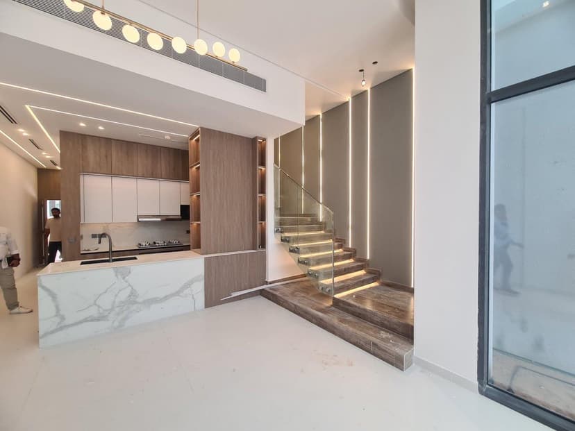 La Perla Homes 10 construction — photo 4