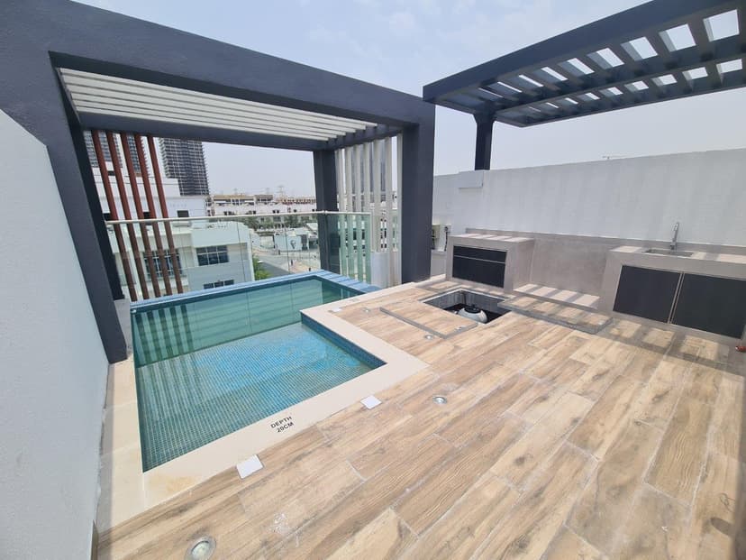 La Perla Homes 10 construction — photo 11