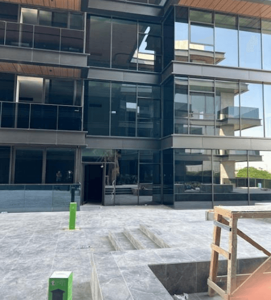 The 100 construction — photo 15