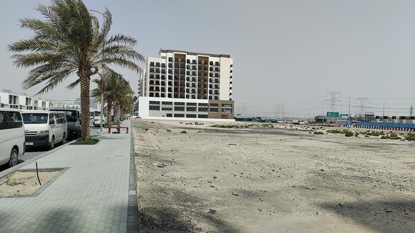 Azizi Jewel construction — photo 17