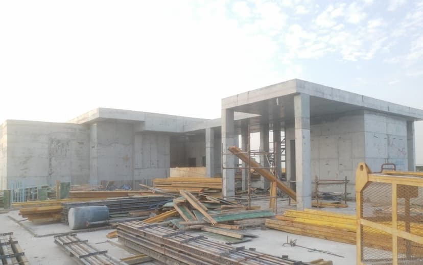 Luxury Family Residence III construction — photo 20
