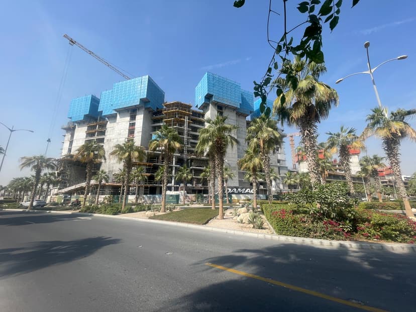 DAMAC Hills - Golf Greens 1 construction — photo 16