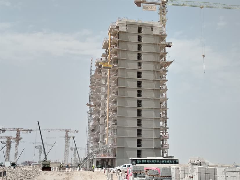 Azizi Venice 4 construction — photo 28