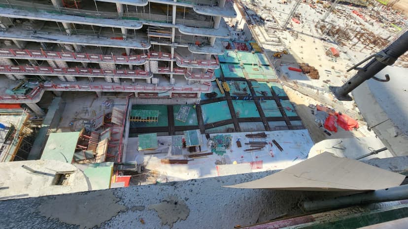 Azizi Venice 10 construction — photo 24