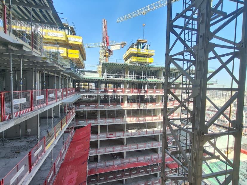 Azizi Venice 13 construction — photo 11