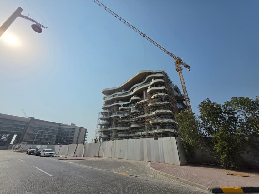 One Crescent construction — photo 8