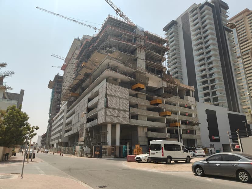 MAK I'Sola Bella construction — photo 1