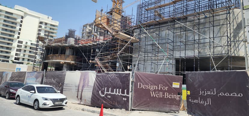 Esme' Beach Residences construction — photo 2