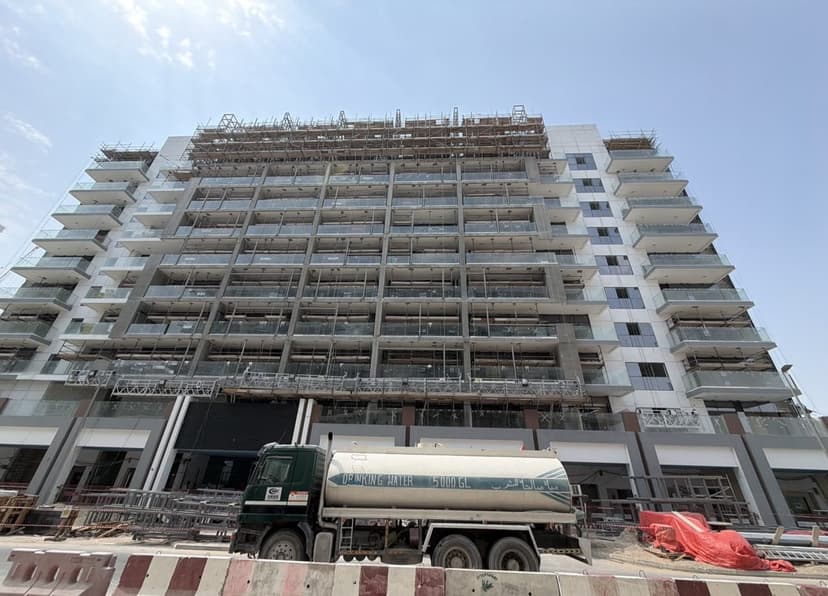 Azizi Riviera 64 construction — photo 10