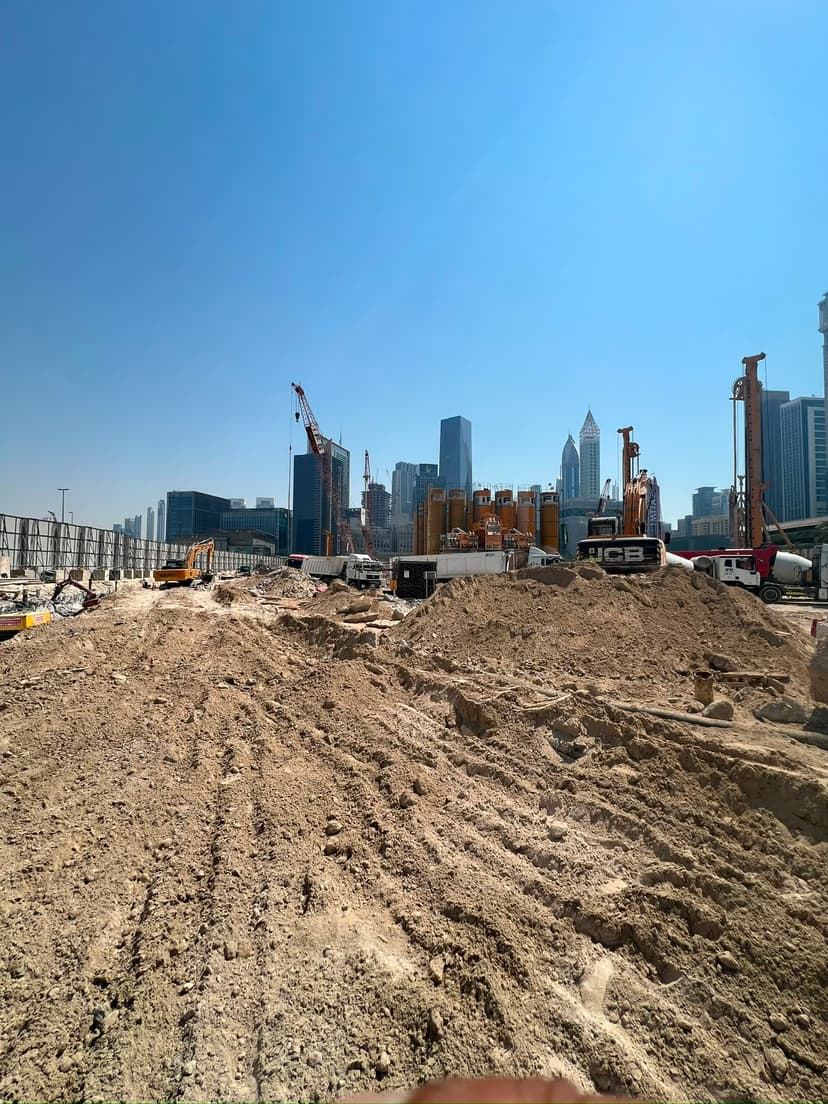 Jumeirah Residences Emirates Towers construction — photo 4